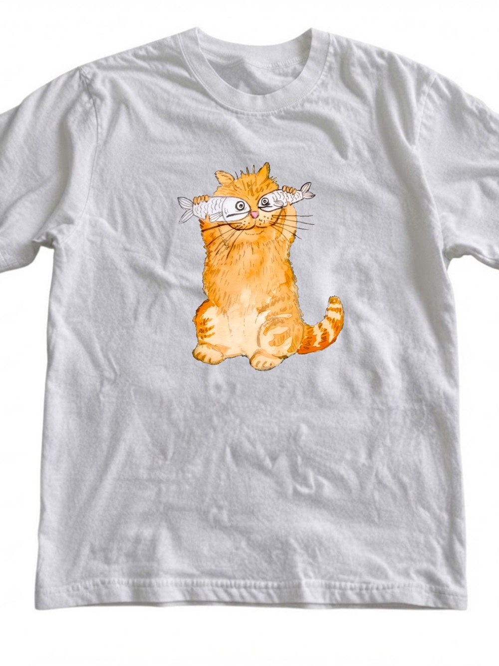 Gildan Funny Orange Cat With Fish Graphic Tee Cute Novelty T-shirt - Picture 1 of 3